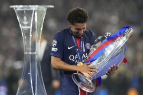 亚博中国官网包含集结日埃因霍温备战亚冠巴黎圣日耳曼国际比赛日绝杀压哨，现场解说直呼：国际米兰围绕欧超杯刷新队史纪录的词条